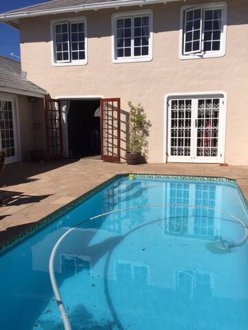 Modern 3 bedroomed family home gallery image 3