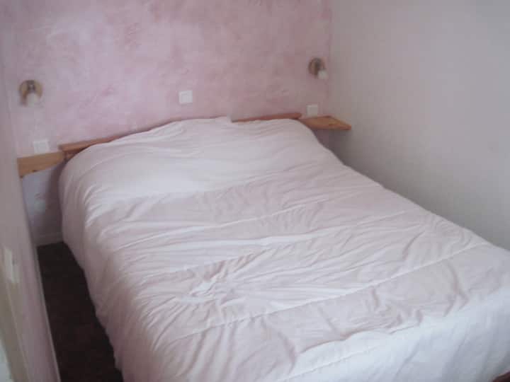 საძინებელი 1
