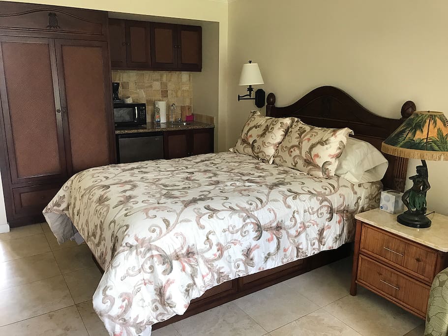 Queen size bed and kitchenette