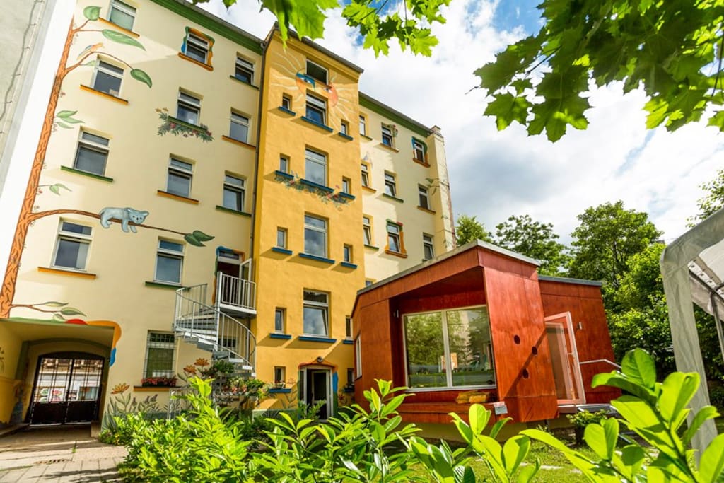 Hof- und Gartenansicht