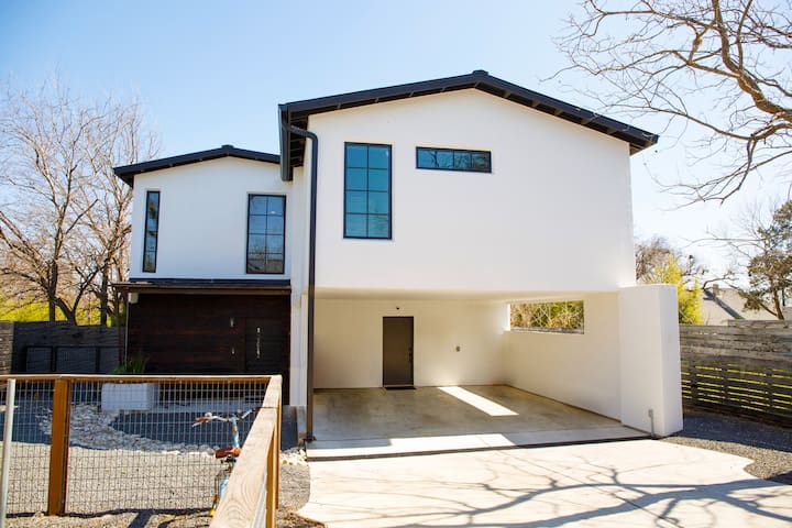Gorgeous Modern Home in East Austin!