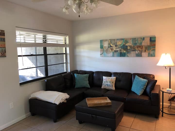 Golf, Beaches, Usf, And Busch Gardens...2 Br - Tampa, FL