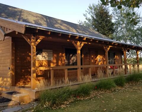 Explore Sun Valley, Charming Cabin guest house