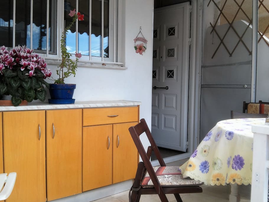 μπαλκόνι, είσοδος,παράθυρο κουζίνας