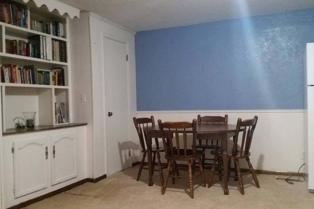 Great place to eat or play games!
~more chairs are available