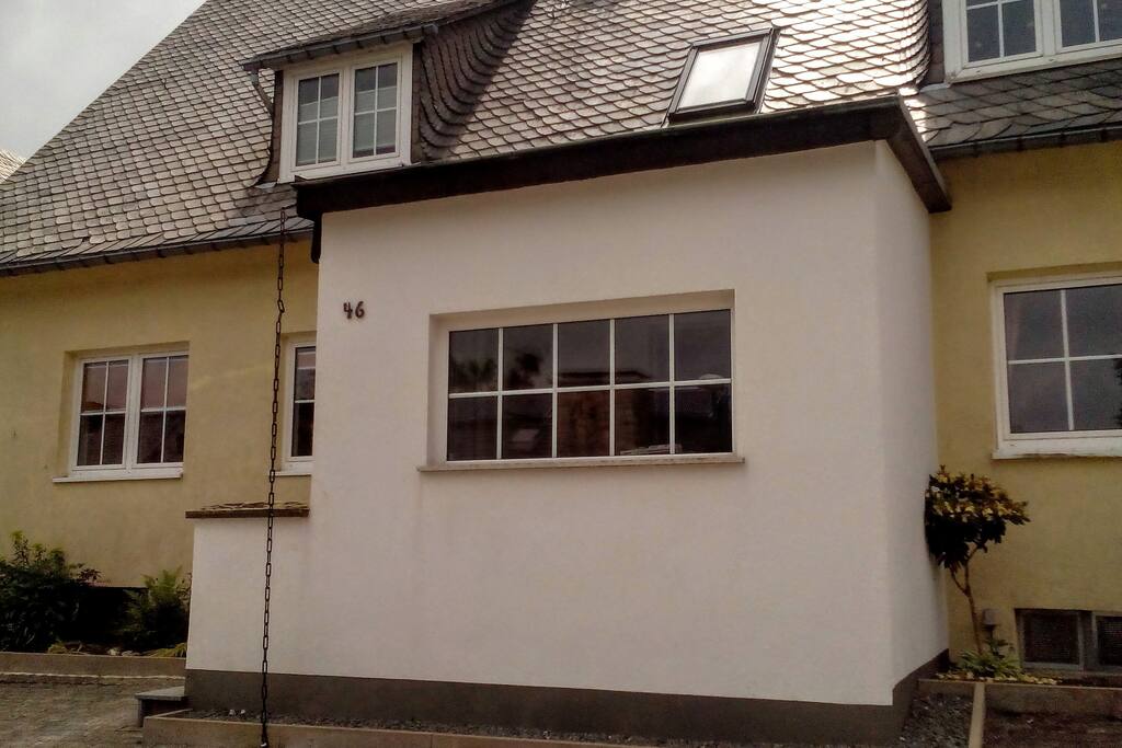 Aussenansicht Eingang Sommer