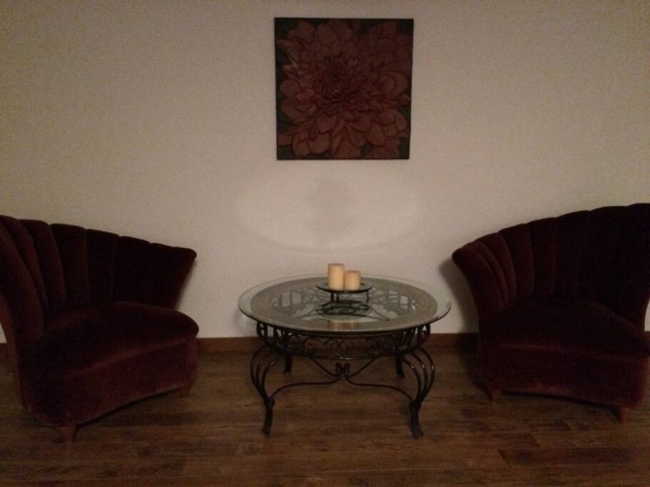 Resting area to work on computer or watch TV.