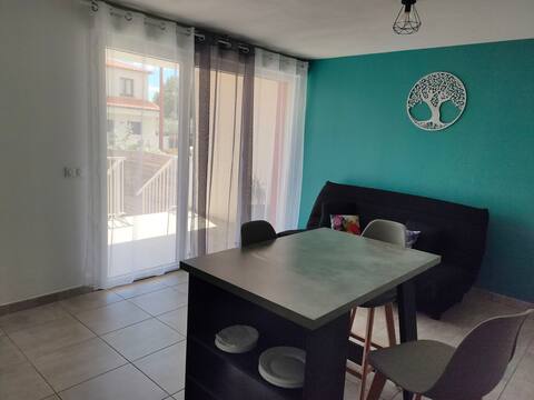 apartment with garden near sea