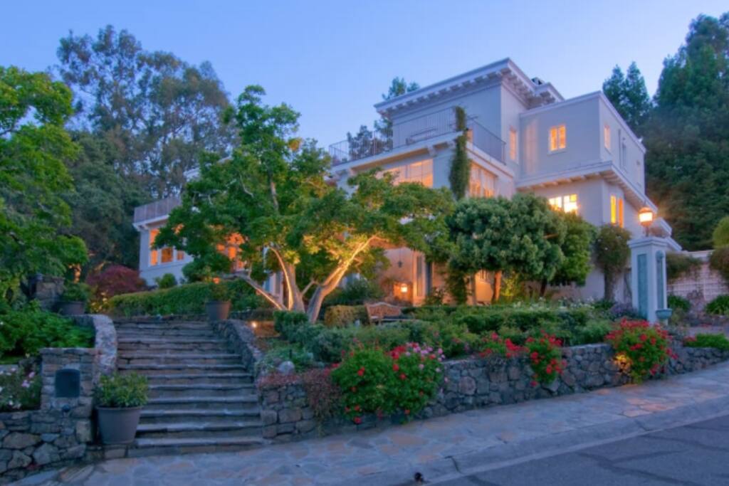 Front view of the villa from the street