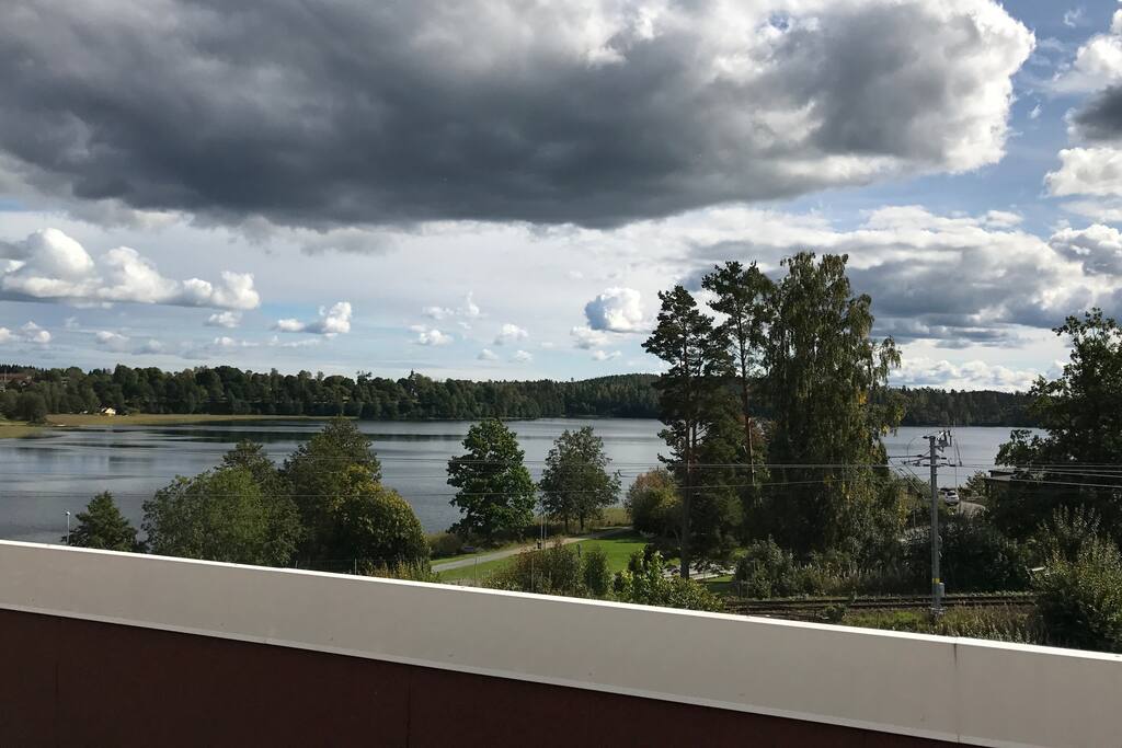 Nydelig utsikt over Lilla Lee fra terrassen