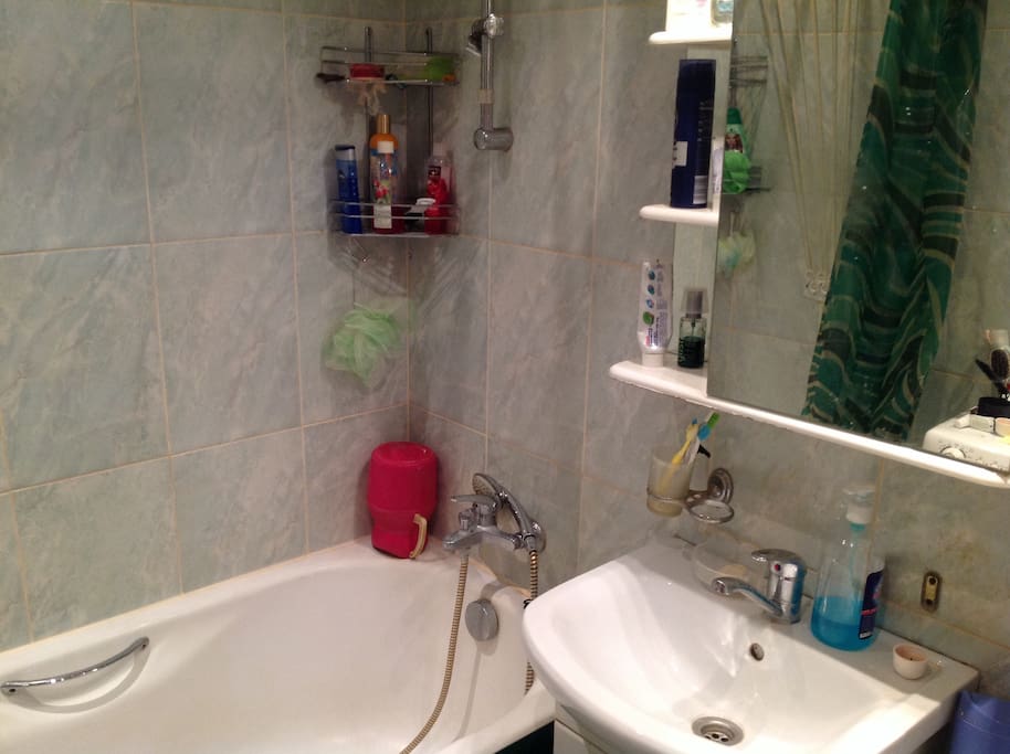 Full-size bath, sink, toilet and washing-machine