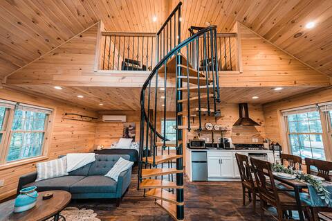 MoonLight Treehouse- Luxury Waterfront Escape