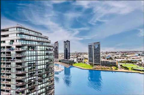 Waterfront 2B Dockland apt with Balcony&Free Carpk