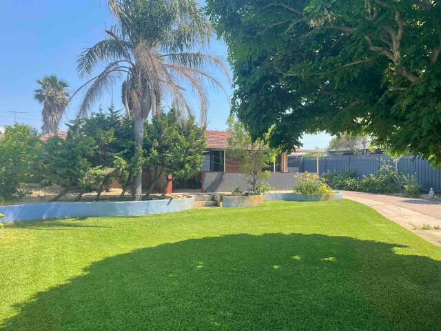 Town Beach Holiday Home/ 50 metres to Beach gallery image 2