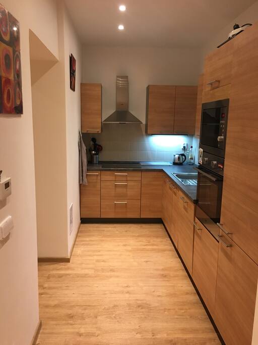 Fully equiped kitchen. Microwave oven, electric oven, toaster, etc. - everything included. It is a joy to cook here.