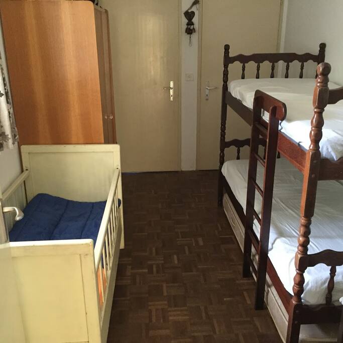 Bedroom 4, between 2 bedrooms