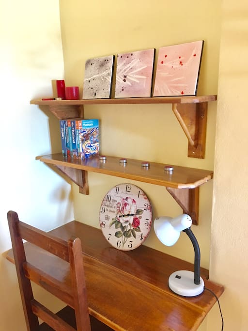 Room - Desk and shelves