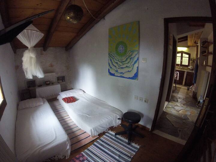 Small western bedroom (1/3)