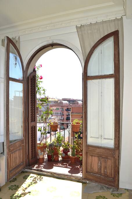 Living room, with open balcony with nice views