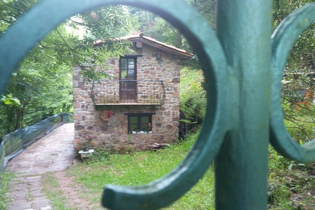 Entrando a la Casuca del bosque