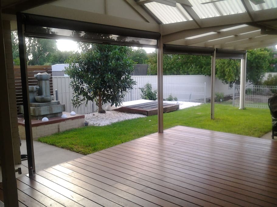 Large outdoor entertaining area with ambiant water feaure