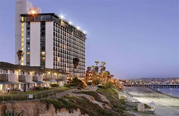 Fabulous Oceanfront 2 BR! – 610 gallery image 2