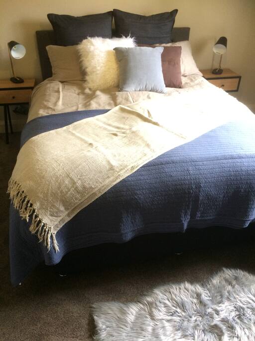 Choose Bedroom 2 (queen size bed)