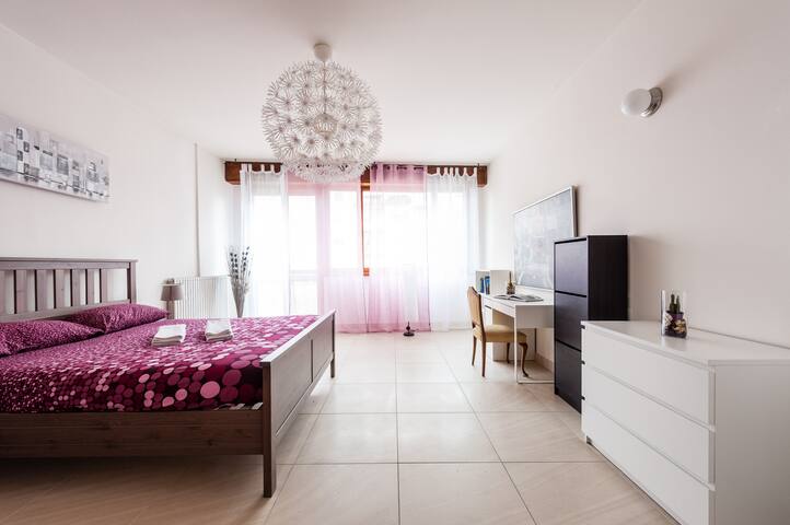 Private room,Only 2 minuets far from central ST.