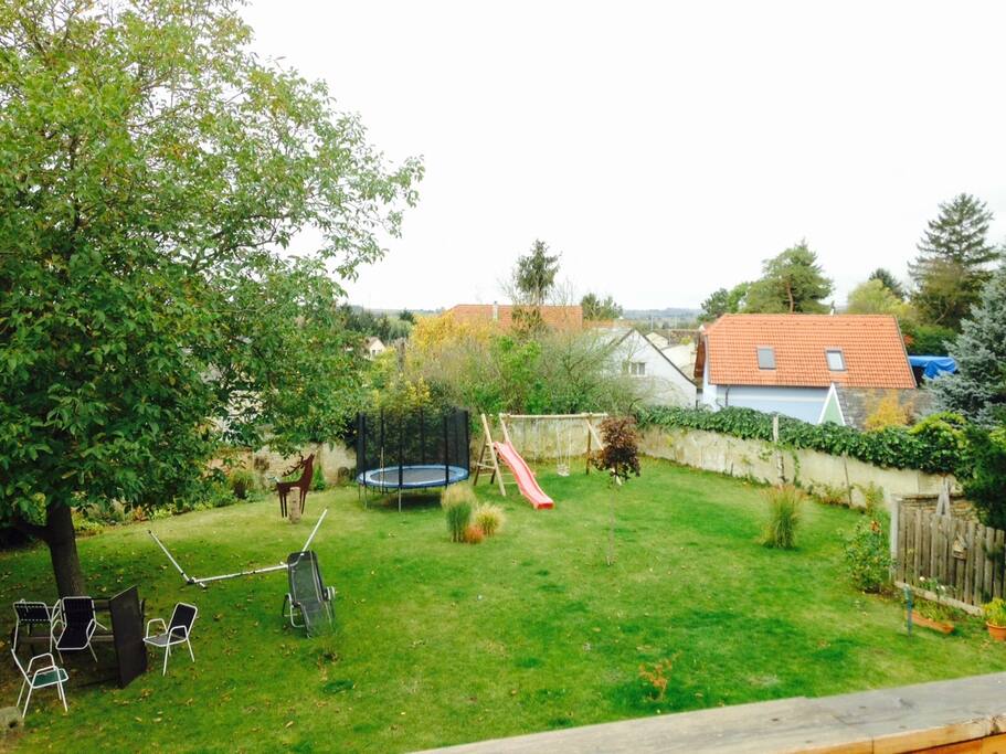 in den Garten