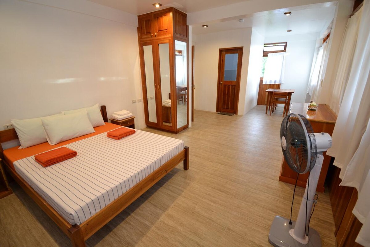 луксозна стая с голямо двойно легло