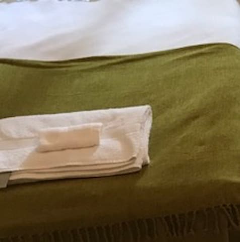 Two beds heart of South Kensington 3mins station