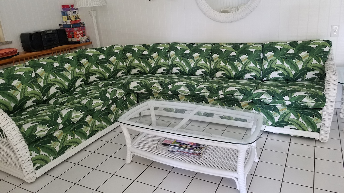 Sofa kubwa ya madaraja yenye kitanda cha kulala cha upana wa futi 4.5