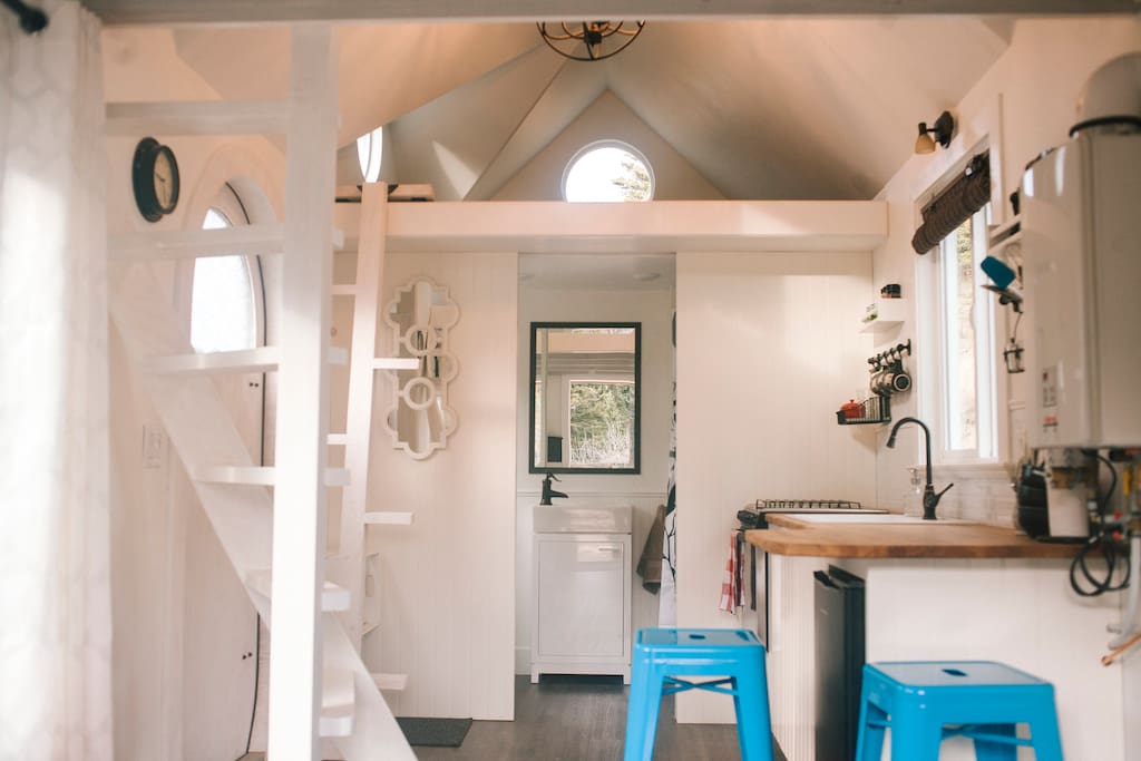 bright and open! -loft with second sleeping area (double bed)