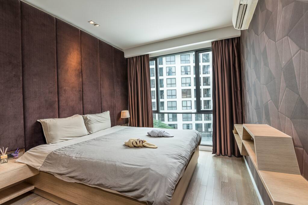 Cozy king size bed