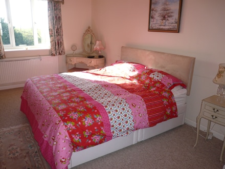 Dormitorio 1: súper king.