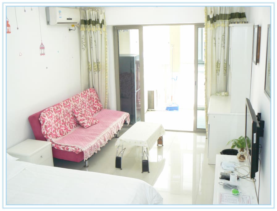 One-bedroom Apartment With Balcony
单间公寓(带独立洗手间和观景阳台)