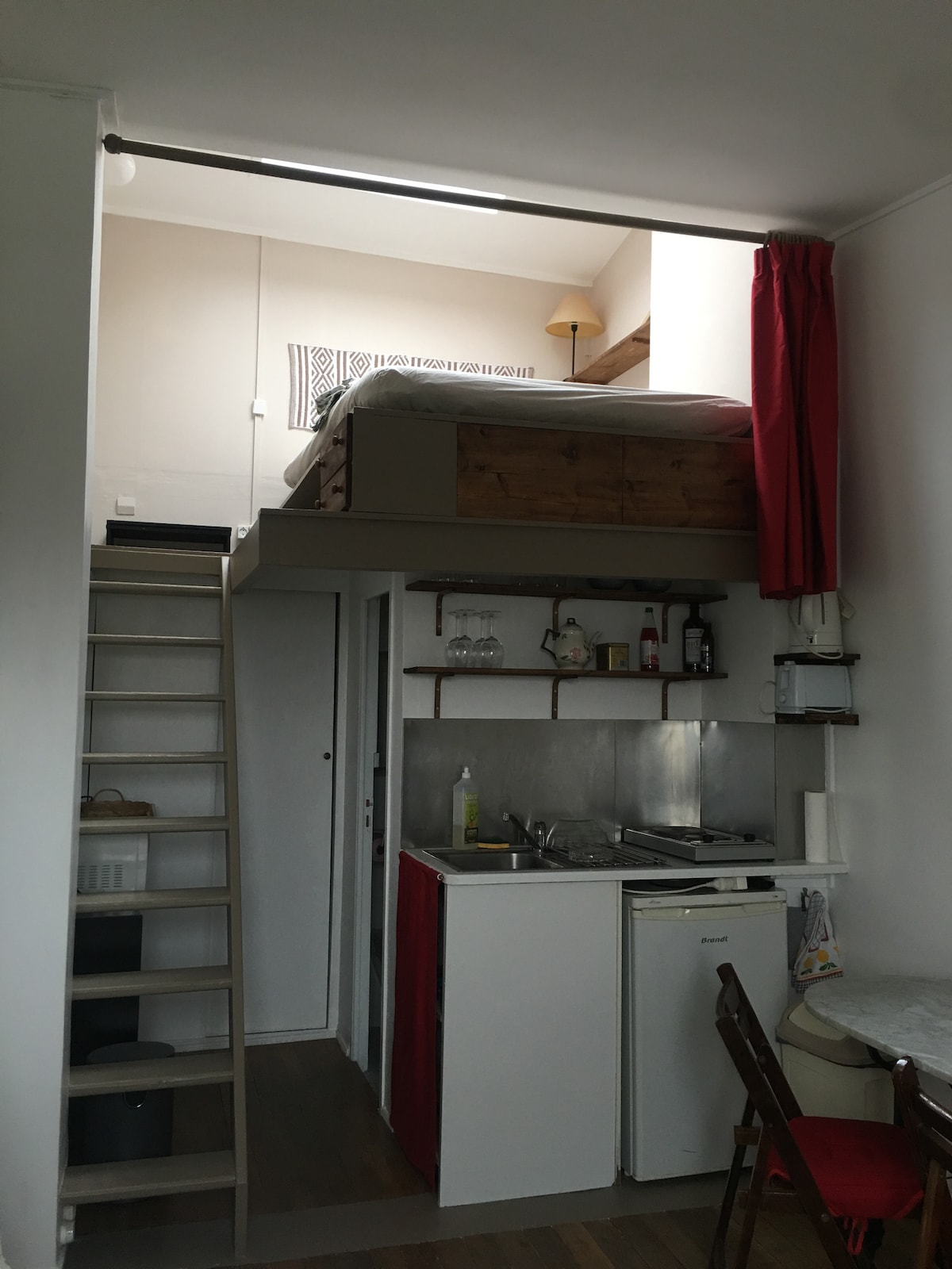 Kuzhina dhe krevati
mesatar Kuzhina dhe krevati mesatar