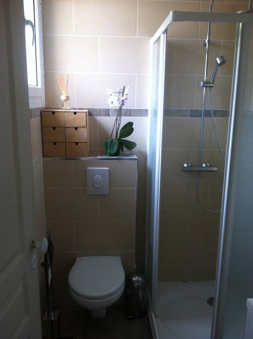 Salle d'eau privative.