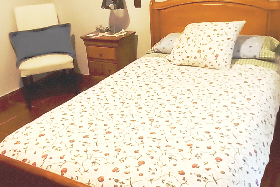 非常宽敞、安静的房间，一天或疲惫的旅行后可以休息，我的房源会喜欢它，您会在家里。 您还可以预订2人入住，并应要求提供额外的床位。
免费无线网络 