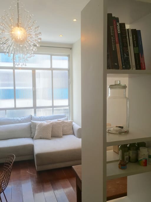 Cozy living room w/ nice sofa