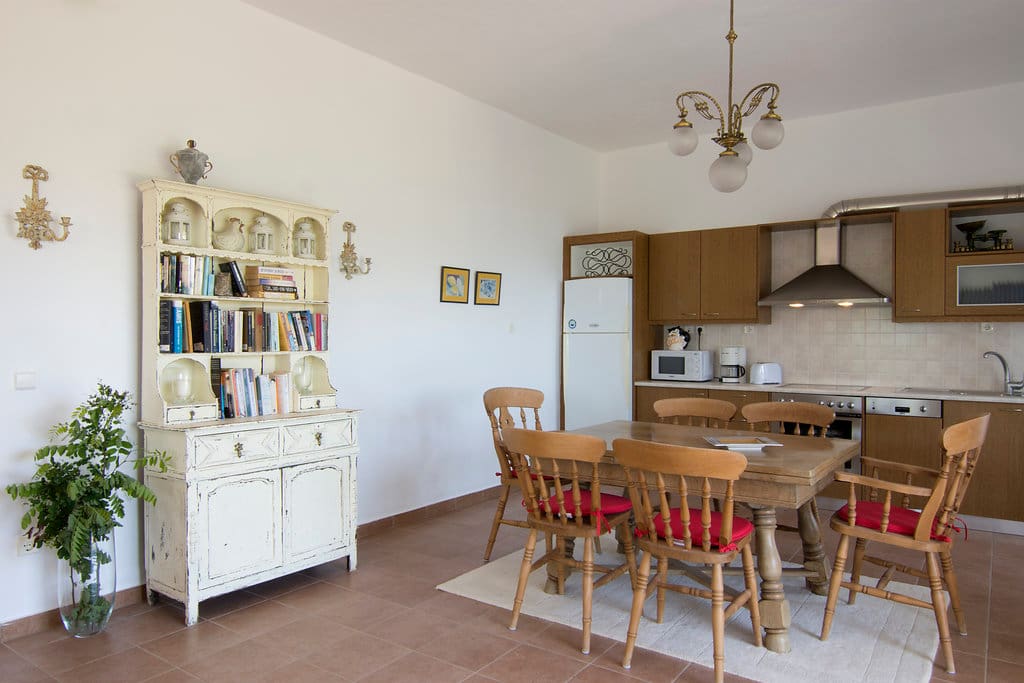 Lovely open kitchen and dining area