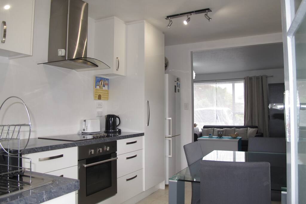 Open plan from kitchen thru to lounge