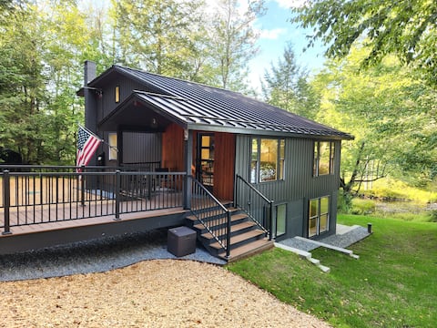 Willow Falls Home ~Hot tub &  Waterfront