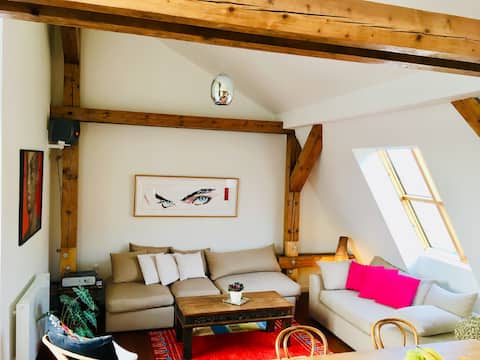 Top Airbnb: Charming loft near center in Praha 10