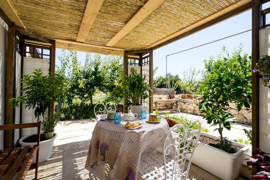 veranda con affaccio sul parco mediterraneo