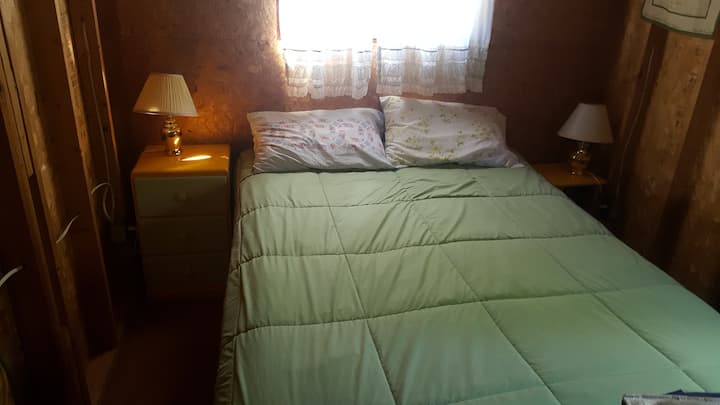 Menšia manželská posteľ