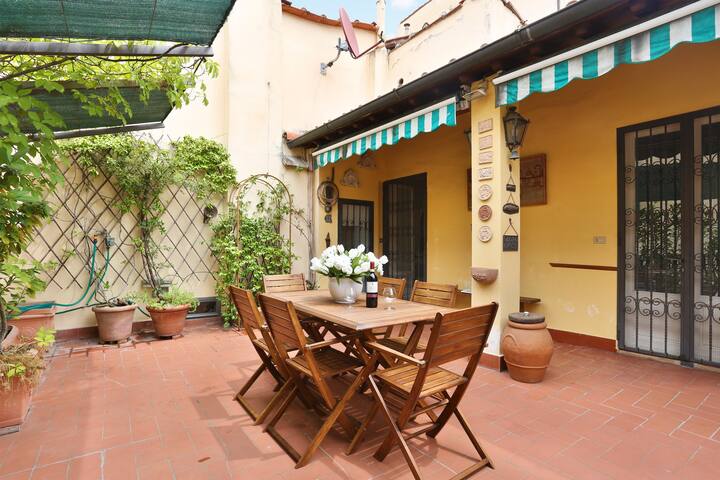 6x Apt.”The Terrace” in Florence’s Historic center gallery image 4