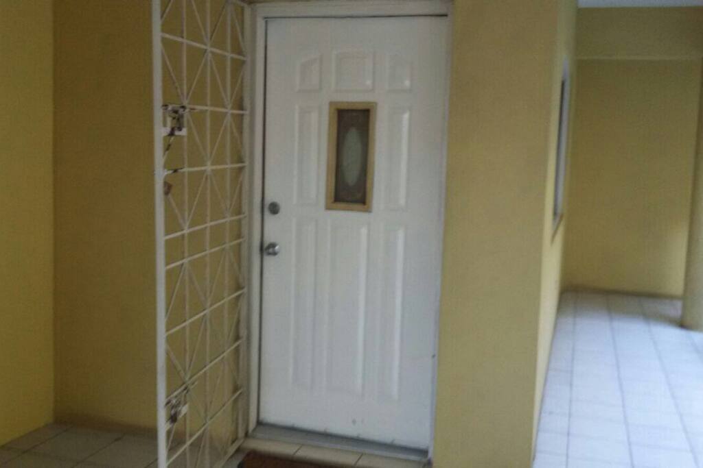 Entry to apt (front door)
