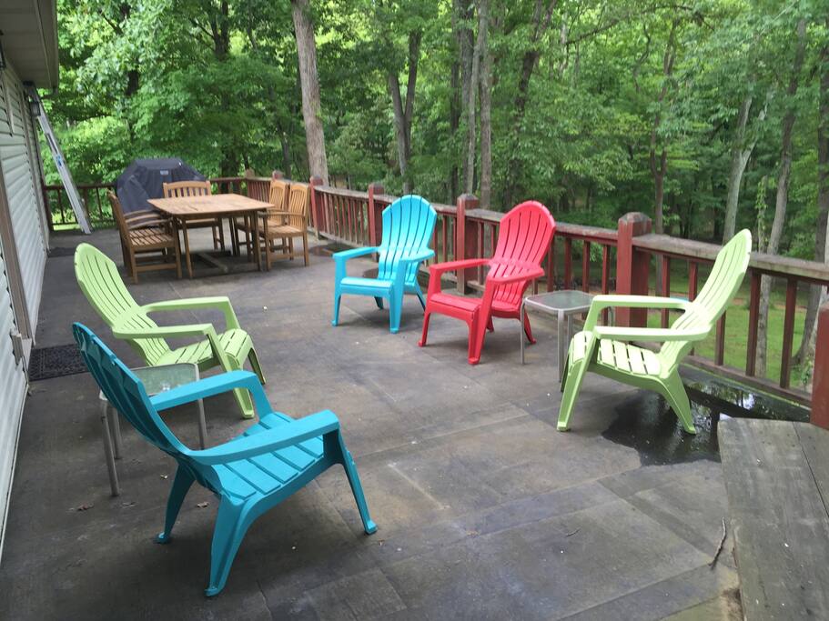Large Back deck to enjoy morning coffee.