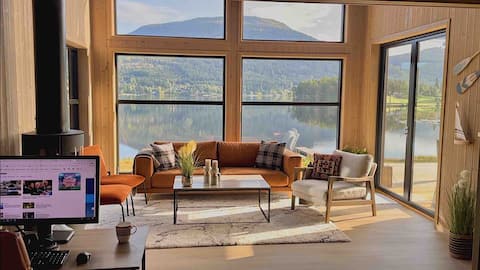 Lakefront Villa - Modern cabin near ski center